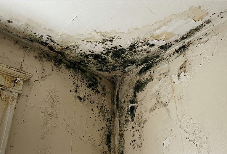 Industrial mould with residue build-up before laser cleaning