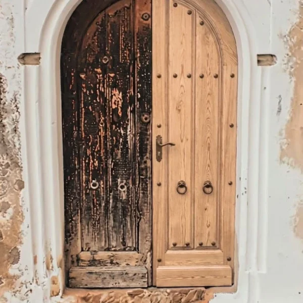 Laser wood restoration — paint and varnish stripping from antique furniture and architectural beams without sanding